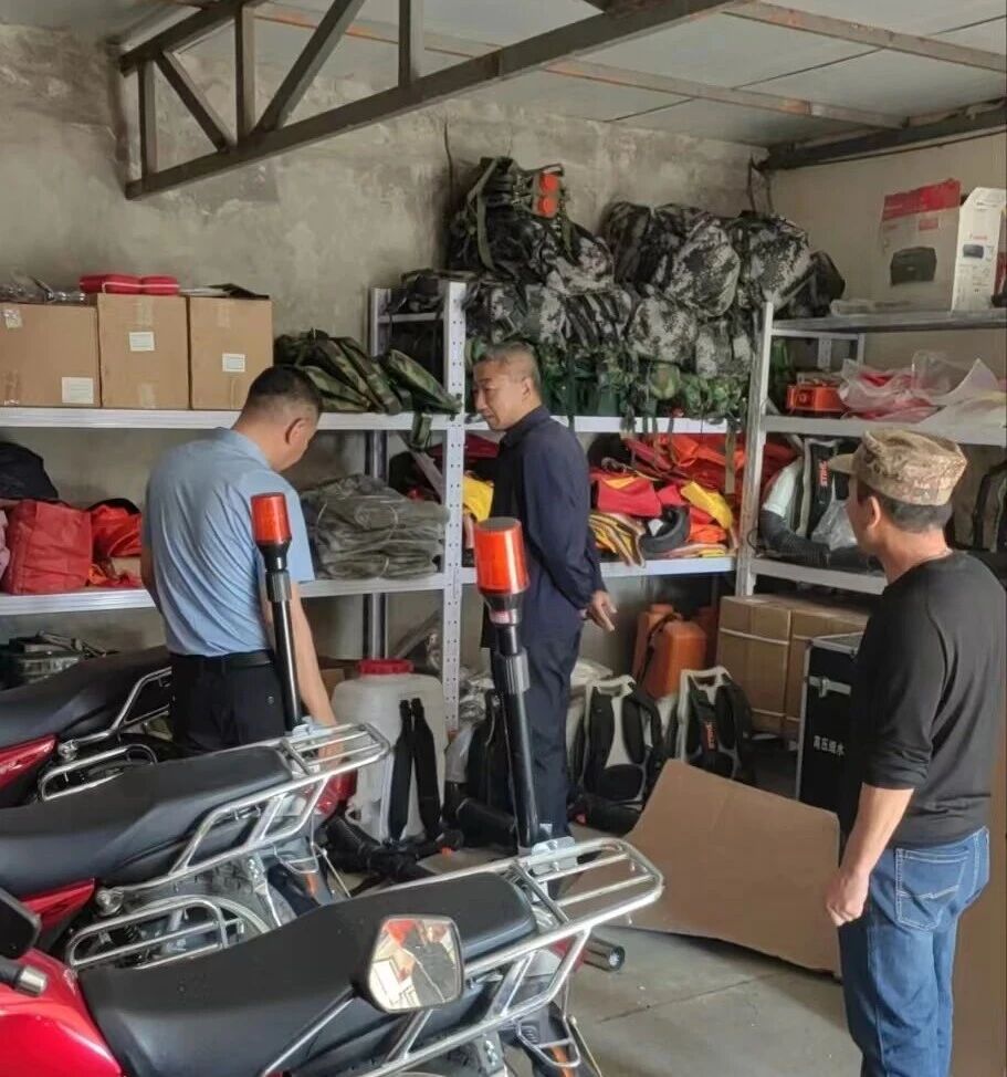 盟森防指办公室节日期间开展秋季森林防灭火暗访工作